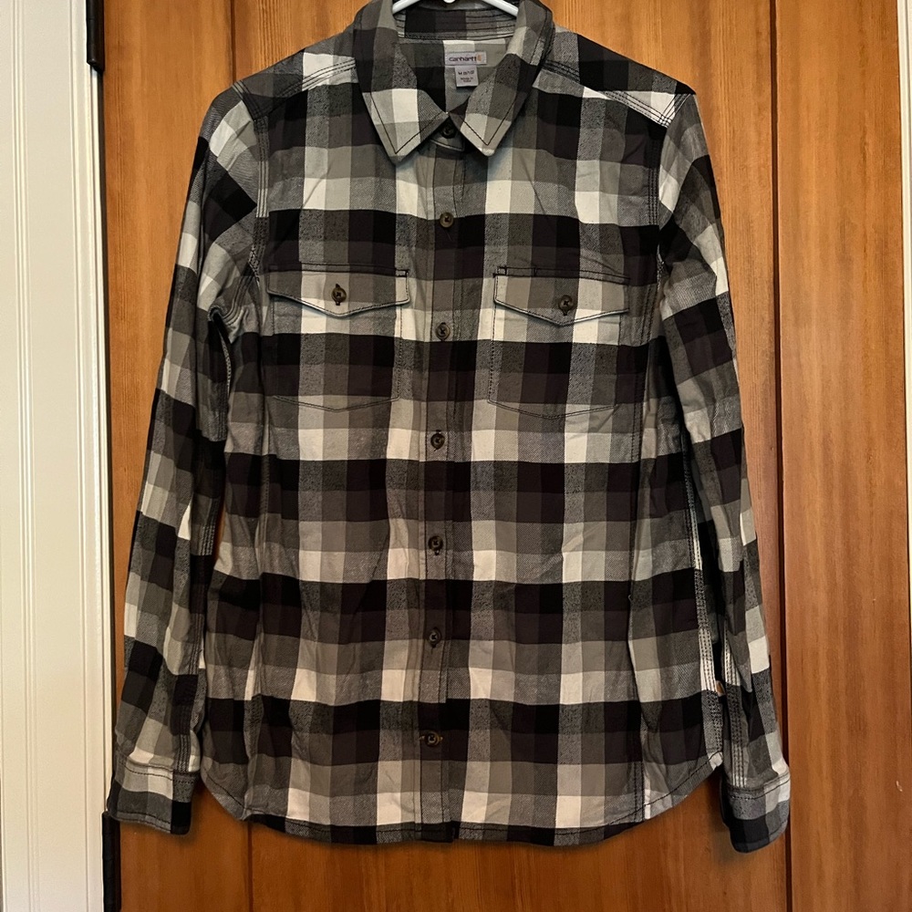 Carhartt women’s flannel like new size M 8-10 97% cotton 3% spandex